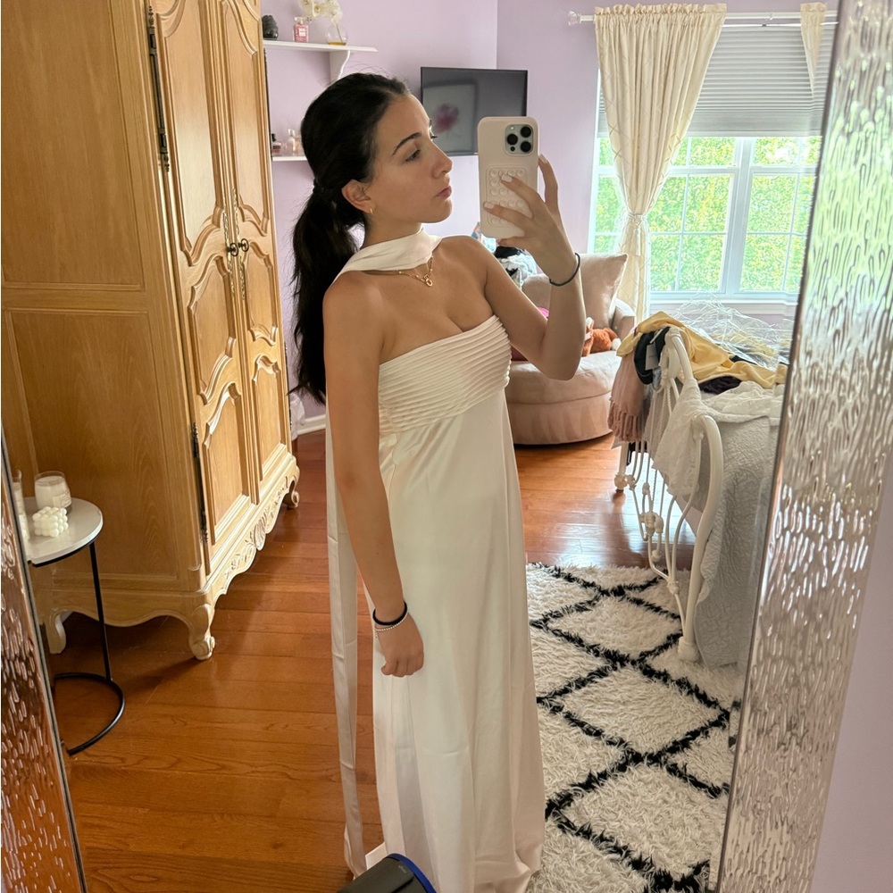 Elegant White Strapless Dress